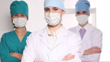 Doktorlar torasik osteokondrozlu hastalara önerilerde bulunur